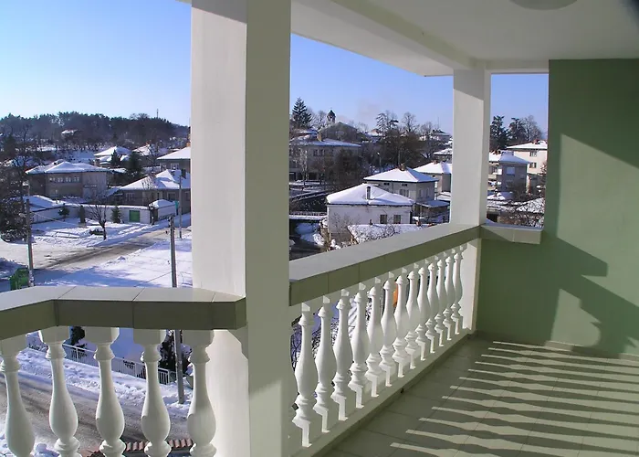 Karadzhovy Affittacamere 2*