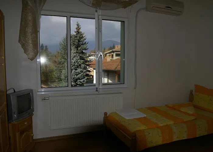 Karadzhovy Affittacamere 2*